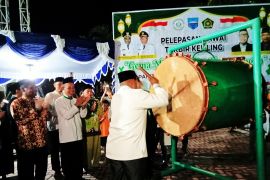 Ratusan umat Islam di Manokwari ramaikan pawai takbiran