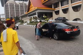 Gubernur dan Wagub Riau shalat Id di halaman Kantor Gubernur