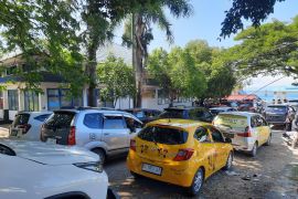 Arus balik di pelabuhan feri Tampo Kabupaten Muna mulai ramai