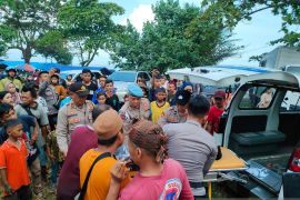 Tiga warga terseret arus Pantai Ombakputih, dua selamat satu hilang
