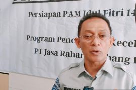 Jasa Raharja Bali pasang lampu strobo di zona rawan kecelakaan