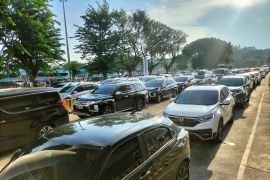 Pelabuhan Bakauheni mulai dipadati oleh kendaraan pemilir pada H+1