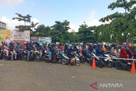 LEBARAN 2023- Penumpang di Pelabuhan Stagen "mengular "