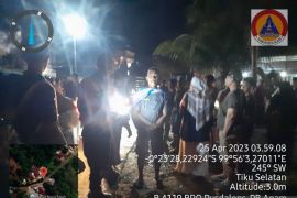 Warga Agam mengungsi ke lokasi aman dampak gempa bumi