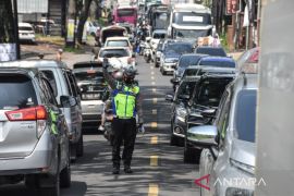 Polisi berlakukan satu arah urai kepadatan di jalur Gentong Tasikmalaya