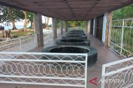 Pantai Sumur Tujuh Bangka Tengah dipadati pengunjung