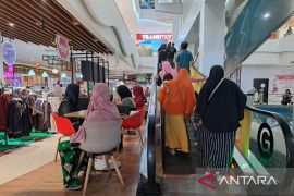 LEBARAN - Masyarakat Pangkalpinang padati pusat perbelanjaan