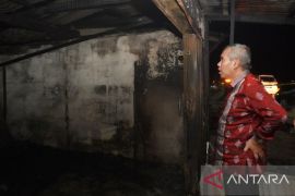 Kebakaran di Kampar hanguskan tiga toko dan satu rumah