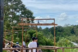 Objek wisata Lengkung Langit 2 Bandarlampung dipadati wisatawan