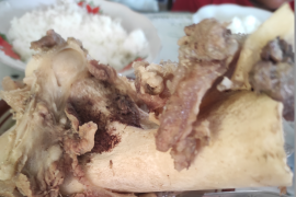 Menikmati sup tunjang dan satai rusa khas Inhu