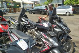 Terminal  Tirtonadi berangkatkan motor program balik gratis ke Jakarta