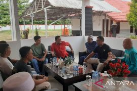 Bupati Bangka Selatan dukung dua atlet sepakbola Desa Delas ikut timnas