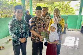 Yayasan Al-Tamar santuni anak yatim piatu seluruh SD di Parsel