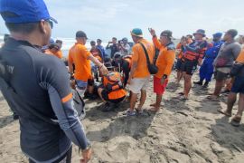 Tim SAR temukan korban kecelakaan laut Parangtritis meninggal