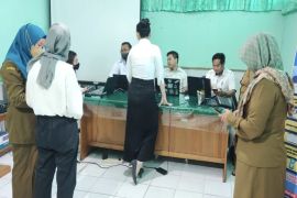 Disdukcapil Kapuas datangi perkantoran OPD berikan pelayanan aktivitasi IKD