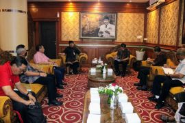 Pemkot Denpasar larang mobil parkir di pinggir jalan menuju Pelabuhan Sanur