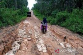 PUPR Kotabaru kaji peningkatan struktur ruas jalan Sepapah - Tg. Samalantakan