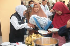 Gubernur Khofifah sambut kedatangan penyintas Sudan asal Jatim