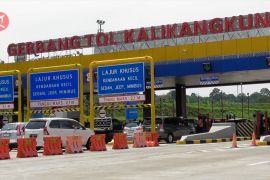 Kepadatan pemudik di Tol Kalikangkung terjadi sejak Sabtu Siang