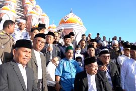 Shalat Id di Masjid 99 Kubah serukan persatuan terjaga