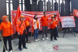 Partai Buruh gelar aksi damai di depan DPRD Kaltim
