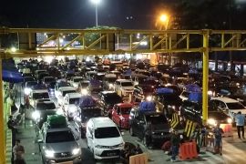 Puncak arus balik, ribuan kendaraan mobil padati kantong parkir pelabuhan Bakauheni