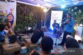 Mengasuh cinta melalui pertunjukan di Hari Raya