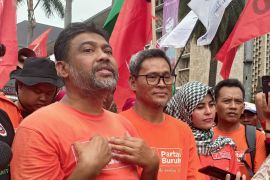 Massa buruh dilarang mendekati Istana Negara dan Gedung MK