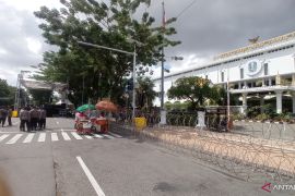 Massa "May Day" mulai tiba di Jalan Pahlawan Surabaya