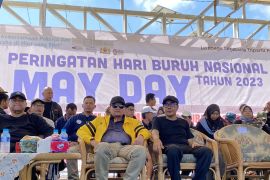 Kalsel tindak tegas perusahaan yang bayar buruh di bawah UMP