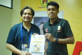 Pesepakbola Maluku Buyung Ismu perpanjang kontrak dengan  Barito Putera