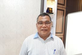 Ria Saptarika dan Hotman Hutapea jadi yang pertama daftar calon DPD ke KPU Kepri