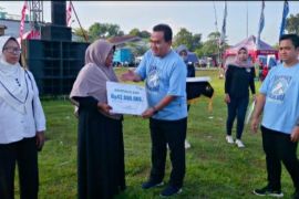 Lima ahli waris pekerja terima santunan BPJAMSOSTEK pada Hari Buruh 2023