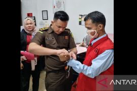 Tersangka dugaan korupsi Pengadaan Water Meter Tahun Anggaran 2020 diserahkan ke Penuntut Umum Kejari Pangkalpinang