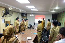 Seluruh pegawai Pemkot Surabaya tiap hari wajib nyanyi lagu Nasional