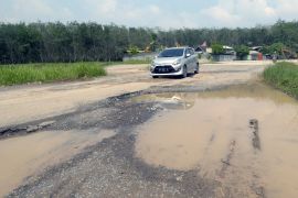 Insfrastruktur jalan menuju Kota Baru, Lampung rusak Page 2 Small