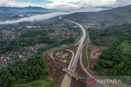 Penggunaan Tol Cisumdawu perlancar arus mudik 2023