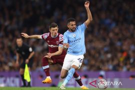 Manchester City menerima tawaran Al Ahli yang inginkan  Riyad Mahrez