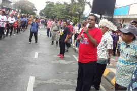 1.500 pelajar Biak Numfor menari kolosal Yospan di jalan