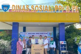 Dinas Sosial PPr dan PA Pesisir Selatan terima bantuan kursi roda dari PT Incasi Raya