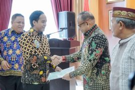 Wamen ATR/BPN serahkan sertifikat tanah untuk Pemprov Papua Barat