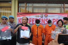 Polisi tahan dua warga China karena curi kartu kredit senilai Rp181 juta