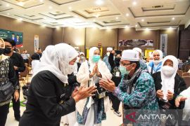Khofifah: Jamaah dapat manfaatkan aplikasi Haji Pintar jelang keberangkatan 23 Mei