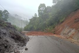 Longsor putus total akses jalan provinsi di Malalak Agam