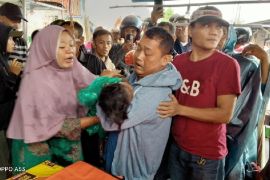 Balita ditemukan hanyut di parit Padang