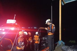 Dua kapal nelayan di Jorong Mandiangin Pasaman Barat-Sumbar karam satu orang hilang