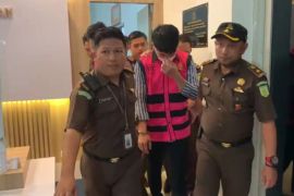Tiga terdakwa penggelapan dana nasabah BSB dituntut 8 dan 3 tahun penjara