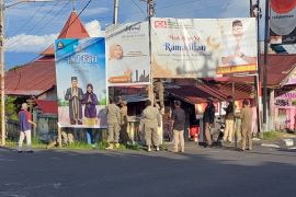 Satpol PP Ternate tertibkan balho di kawasan ramai