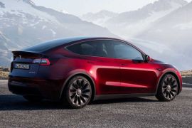 Mobil  Tesla Model Y Midnight Cherry tesedia untuk konsumen Eropa