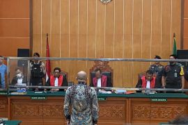 FLASH - Teddy Minahasa divonis penjara seumur hidup